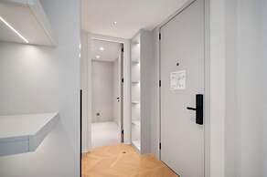 Premier 3-bedroom Apartment E333 Beachfront