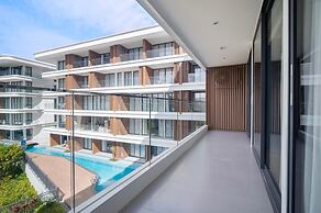 Premier 3-bedroom Apartment E333 Beachfront