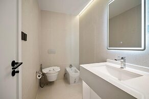 Premier 3-bedroom Apartment E333 Beachfront