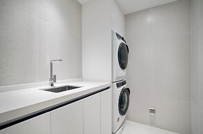 Premier 3-bedroom Apartment E333 Beachfront