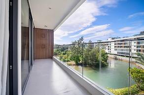 Premier 3-bedroom Apartment E333 Beachfront