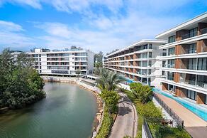 Premier 3-bedroom Apartment E333 Beachfront