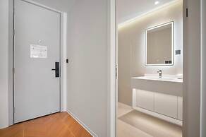 Premier 3-bedroom Apartment E333 Beachfront