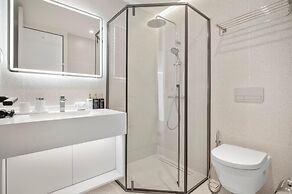 Premier 3-bedroom Apartment E333 Beachfront