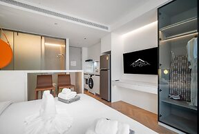 Premier Pool View Studio 348 Beachfront Resort