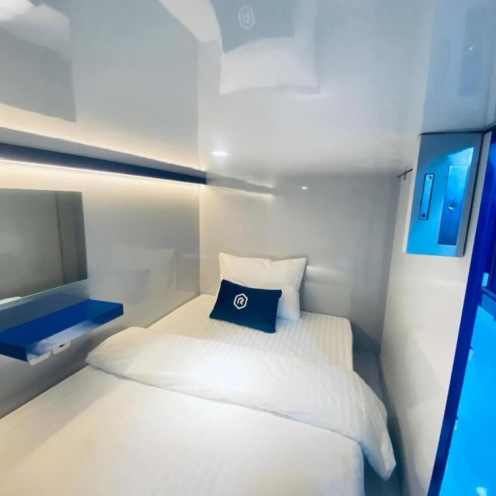 Rosalyne Sleepbox Denpasar Bali