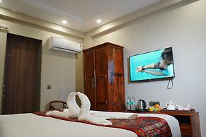 Hotel aashirwad bliss inn & Pool