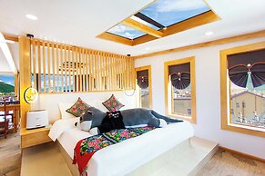 The Peak Living