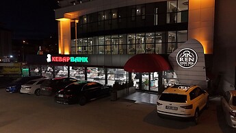 Ren Business Hotel