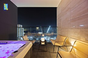 The Velvet Apex Studio w/ Jacuzzi Trillionaire