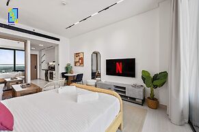 Timeless & Textured Studio w/ Jacuzzi Trillionaire