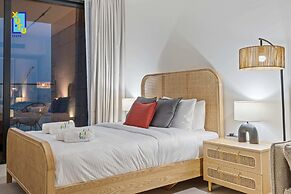 Timeless & Textured Studio w/ Jacuzzi Trillionaire