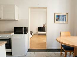Central & Simple 1BR Apartment with WIFI