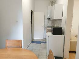 Central & Simple 1BR Apartment with WIFI