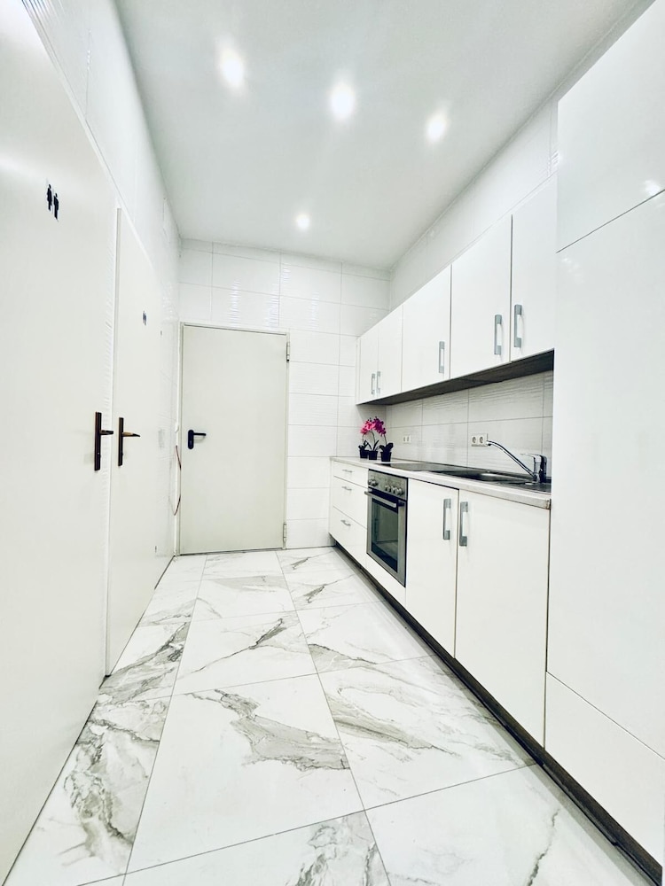 Elegant Five Bedroom Residence Alterlaa