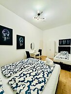 Elegant Five Bedroom Residence Alterlaa
