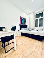 Elegant Five Bedroom Residence Alterlaa