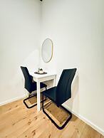 Elegant Five Bedroom Residence Alterlaa