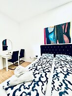 Elegant Five Bedroom Residence Alterlaa