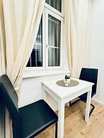 Elegant Five Bedroom Residence Alterlaa