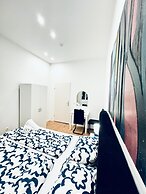 Elegant Five Bedroom Residence Alterlaa
