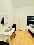 Elegant Five Bedroom Residence Alterlaa