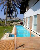 HOP Aloha Beachfront House With Direct Access
