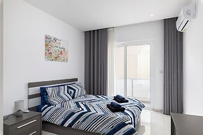 Modern Stylish 3 BR APT with Balcony
