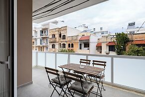 Modern Stylish 3 BR APT with Balcony