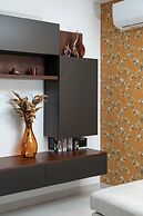 Modern Stylish 3 BR APT with Balcony