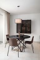 Modern Stylish 3 BR APT with Balcony