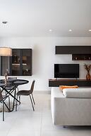 Modern Stylish 3 BR APT with Balcony
