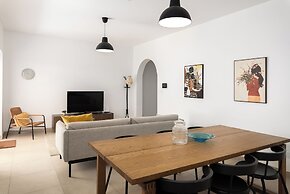 Large Home with Private Garden