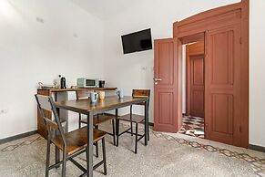 Luxar Suites & Apartments