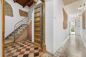 Luxar Suites & Apartments