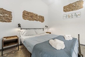 Luxar Suites & Apartments