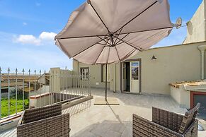 Luxar Suites & Apartments