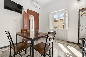 Luxar Suites & Apartments