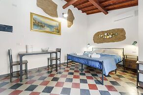 Luxar Suites & Apartments