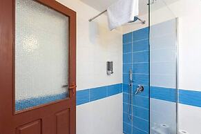 Luxar Suites & Apartments