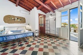Luxar Suites & Apartments
