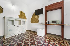 Luxar Suites & Apartments