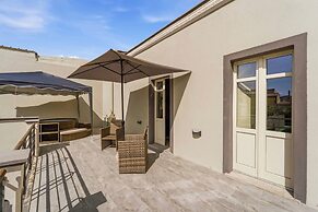 Luxar Suites & Apartments
