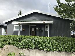 Hlíðarból Guesthouse