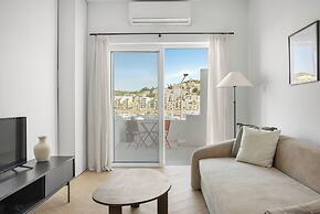 Modern SEAFRONT 2BR APT w Terrace & View