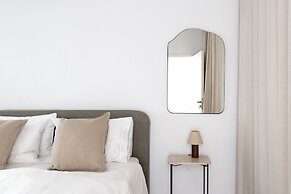 Modern SEAFRONT 2BR APT w Terrace & View