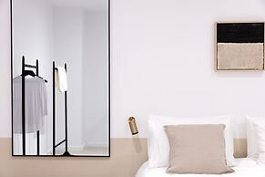 Modern SEAFRONT 2BR APT w Terrace & View