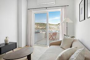 Modern SEAFRONT 2BR APT w Terrace & View