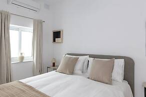 Modern SEAFRONT 2BR APT w Terrace & View