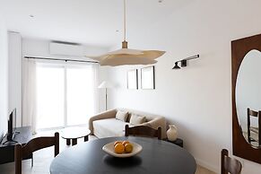 Modern SEAFRONT 2BR APT w Terrace & View